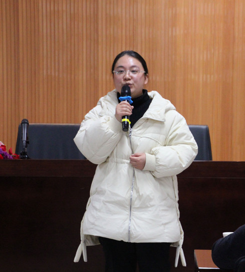 问鼎网中国副院长李伟丽点评.jpg