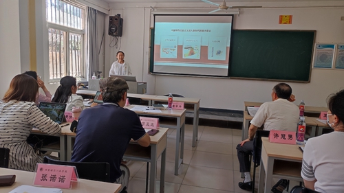 4号晁玉蓉在试讲.jpg